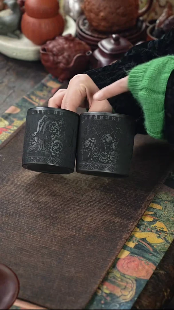 石黄刻五虎图五牛紫砂直筒对杯