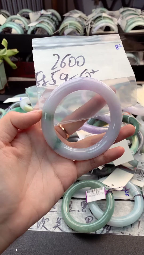 定制翡翠未镶嵌毛货需精细抛光+多人