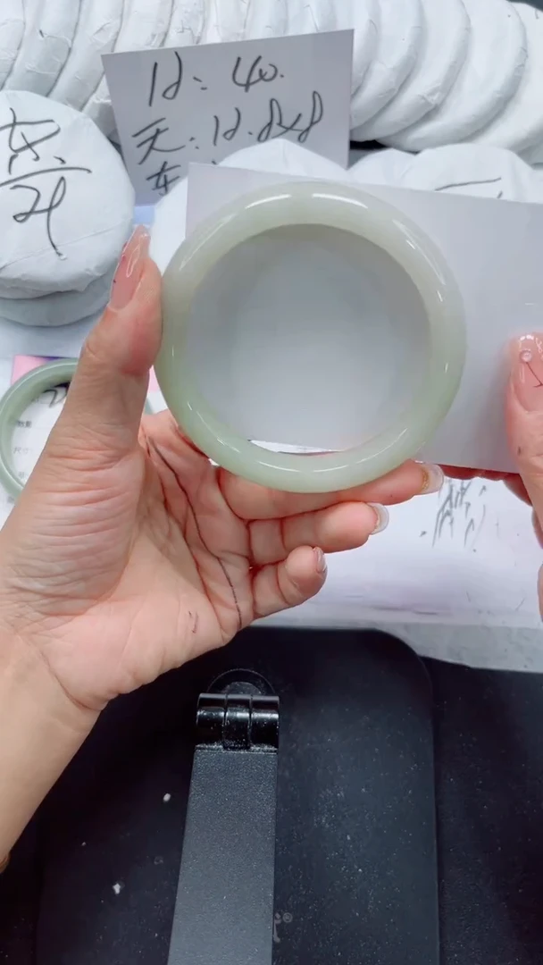 未镶嵌手镯石英质玉257-60