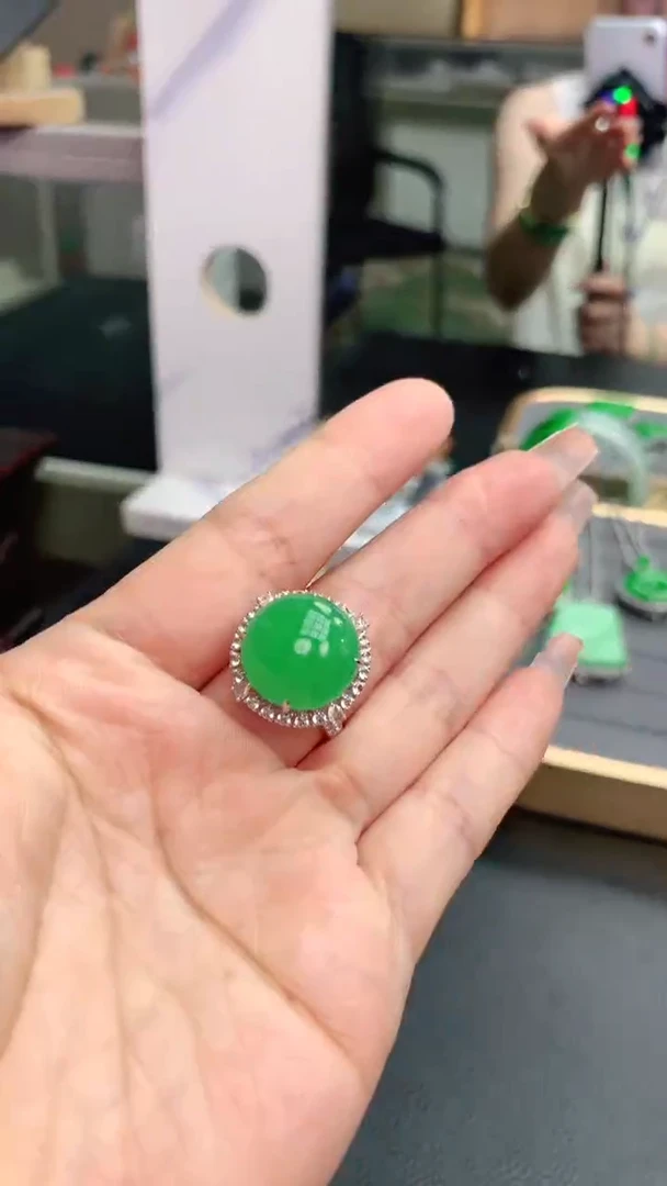 翡翠戒指18K金镶嵌赠礼盒证书