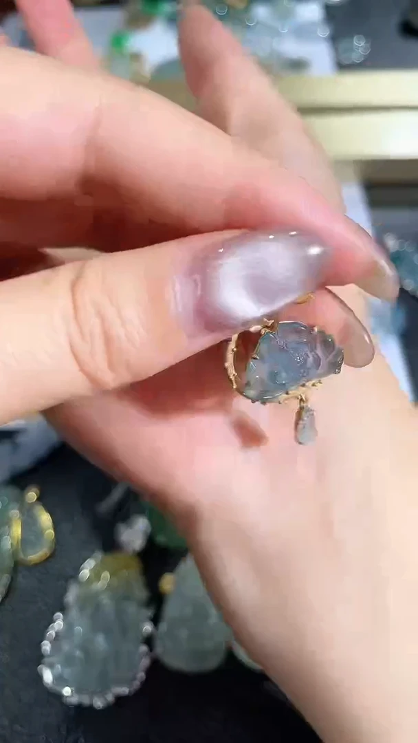 颈饰银S925镶嵌翡翠2026123001