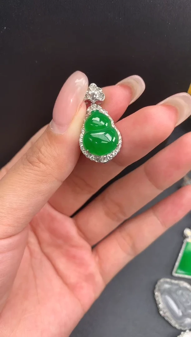 【闪购商品】翡翠颈饰18K金镶嵌葫芦