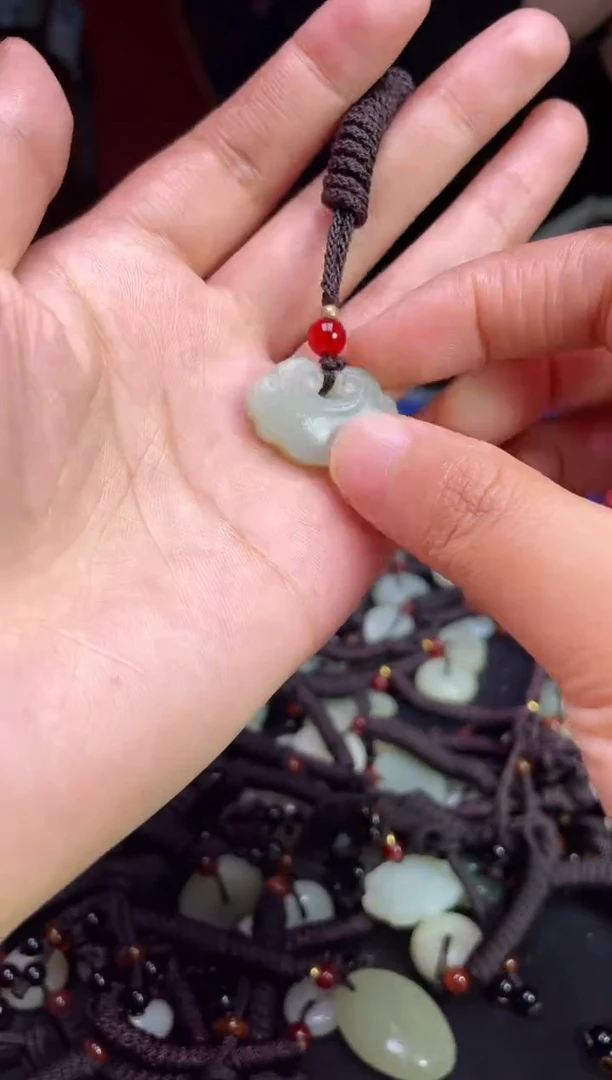 未镶嵌和田玉挂件1