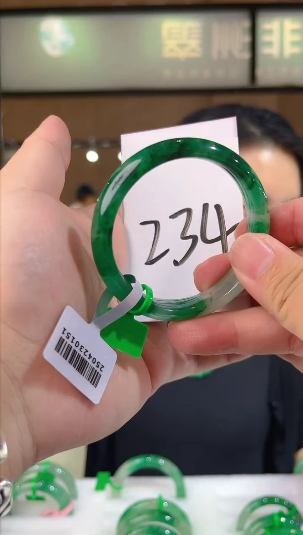 石英质玉（非洲翠）手镯未镶嵌天然冰飘花