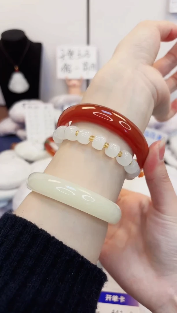 【闪购商品】石英质玉手镯未镶嵌441-玛瑙圈口65