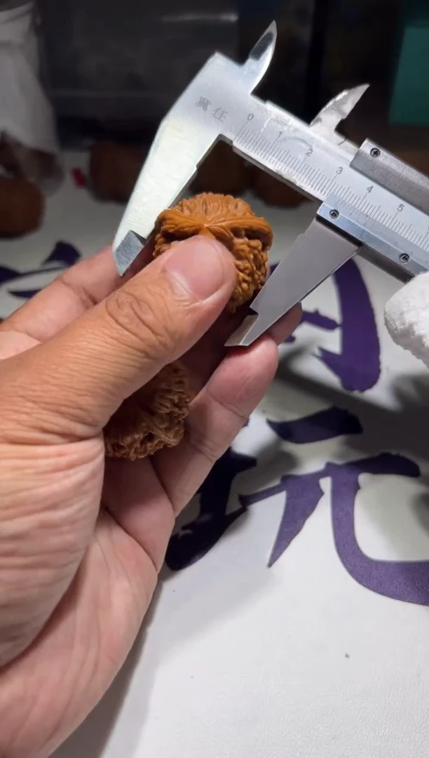 【闪购商品】文玩核桃把件宝阁文玩核桃玉龙粗筋三棱