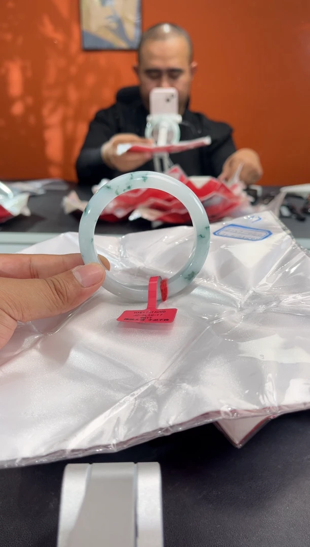 未镶嵌手镯翡翠~****~1 57