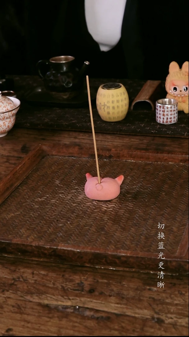 .紫砂小猪屁桃香插