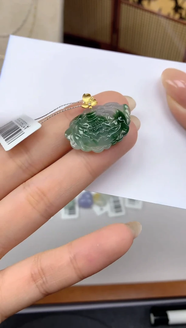 颈饰18K金镶嵌翡翠20