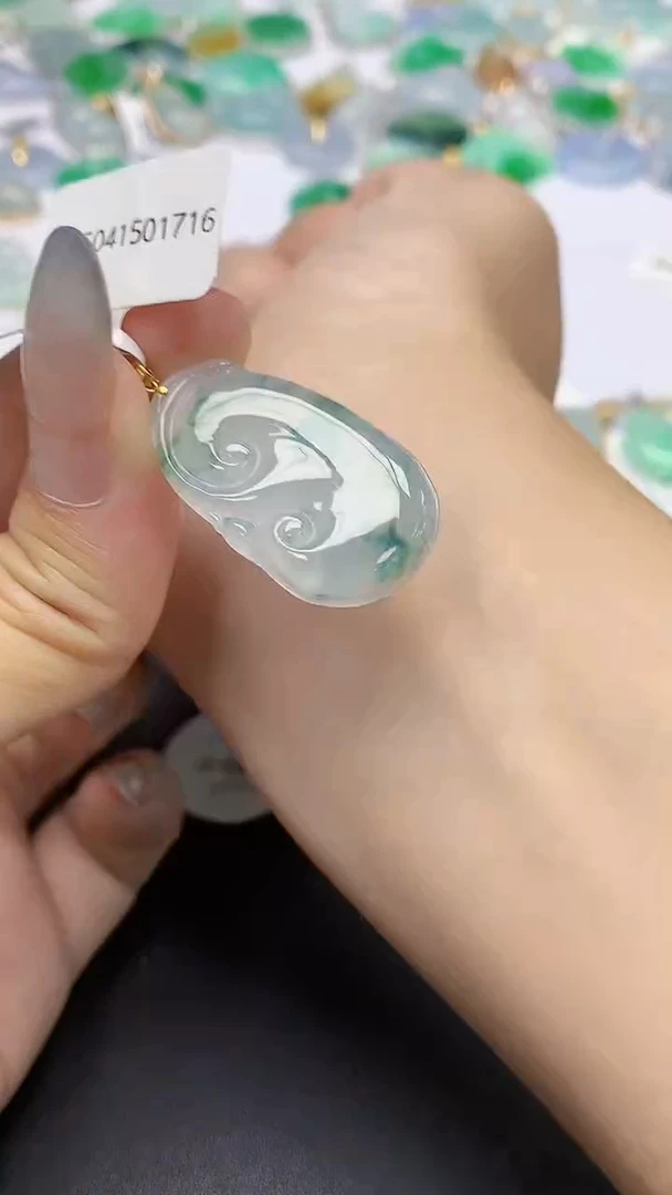 翡翠18K金镶嵌颈饰天然缅甸a货翡翠