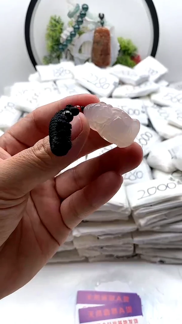 玛瑙/玉髓颈饰未镶嵌财神