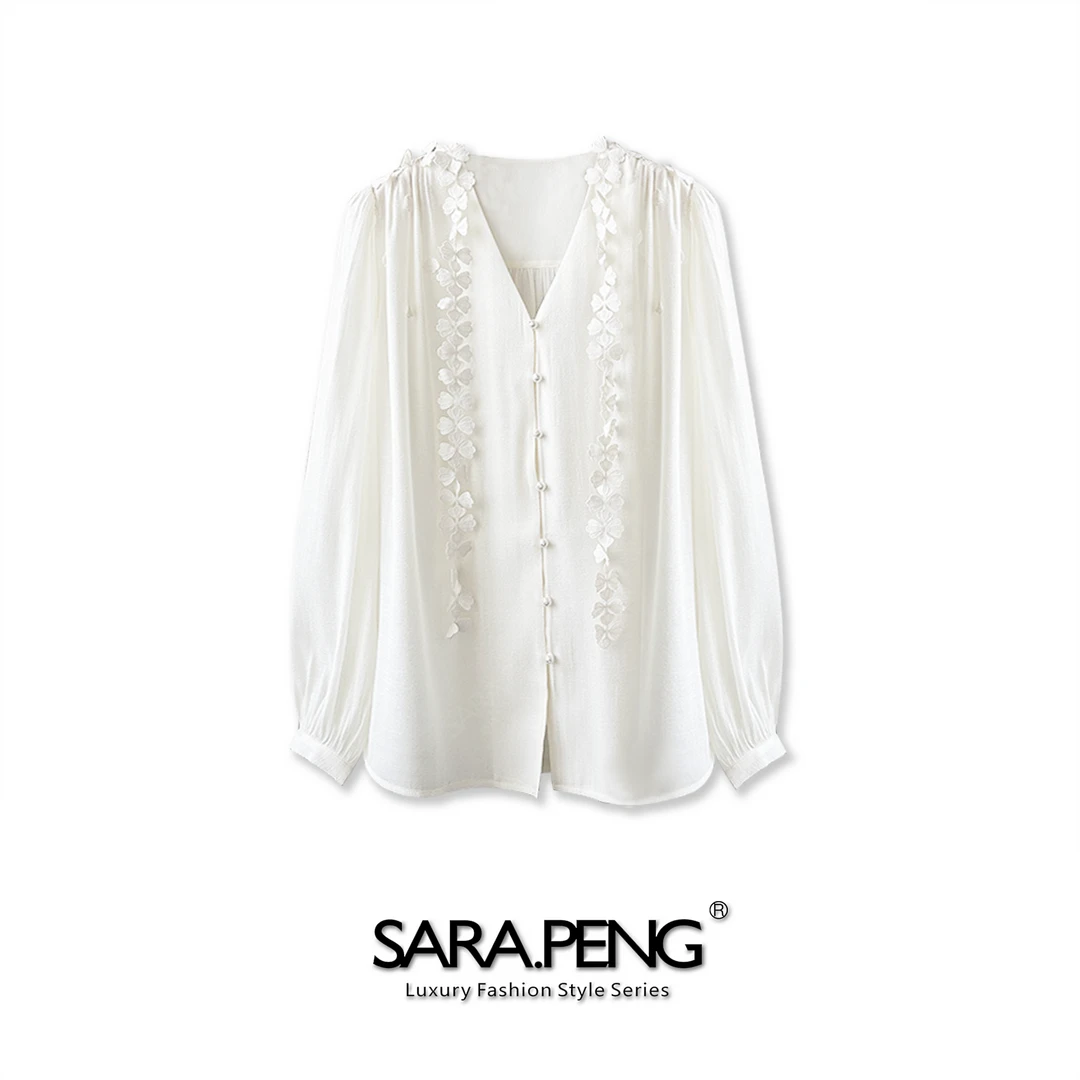 S.P花恋/法式重工醋酸钩花瓣飘带V领珠扣减龄款洋气百搭洋气上衣