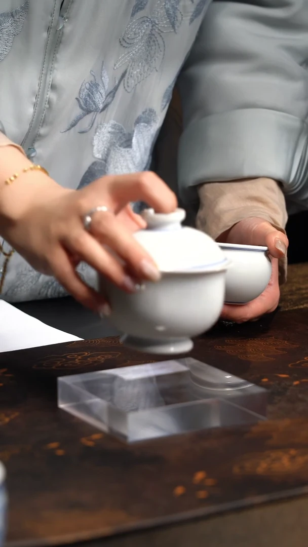 【闪购商品】J涂杏花窑青白瓷钱袋子杯+盖碗