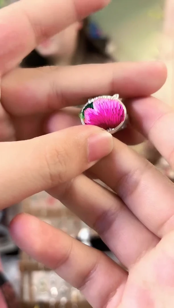 彩云南阁非遗老绣苗银饰品334