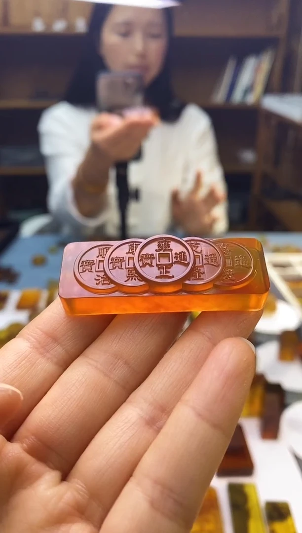 琥珀颈饰未镶嵌SN83-25（五帝钱）