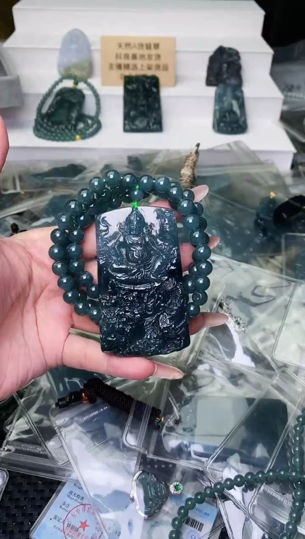 颈饰未镶嵌翡翠