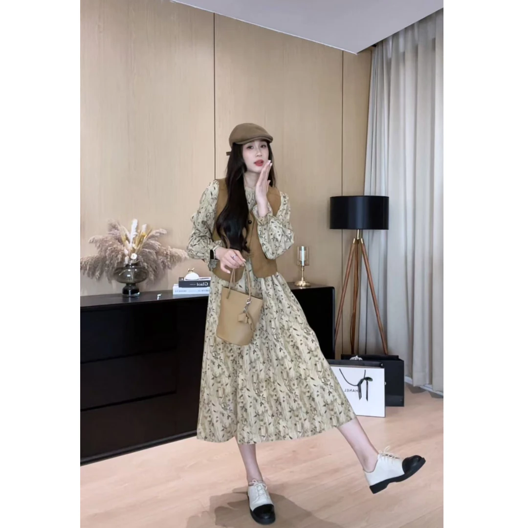 马甲碎花连衣裙女两件套春秋2025新款温柔风独特漂亮大方得体穿搭