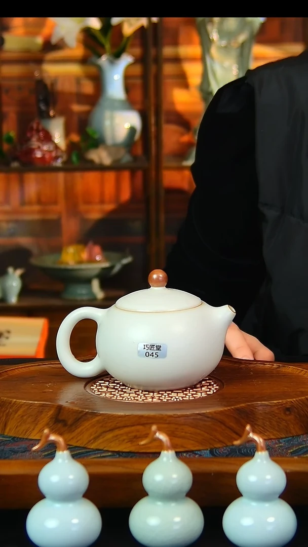 瓷片月白西施壶，微瑕