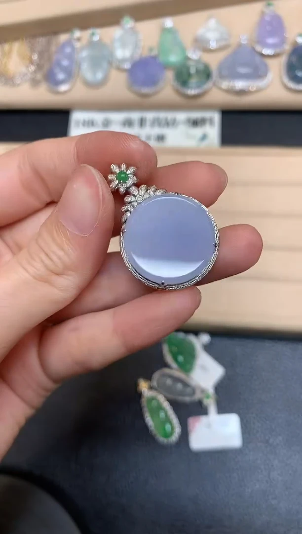 【闪购商品】翡翠颈饰18K金镶嵌圆牌【无服务费