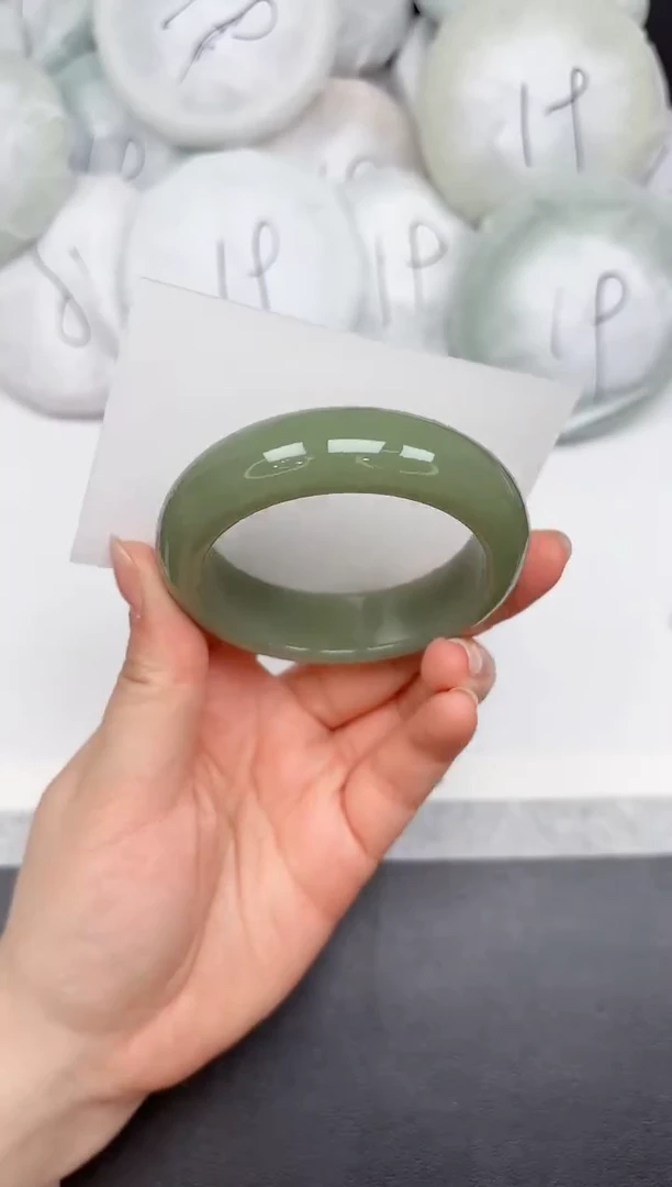 未镶嵌手镯石英质玉76/50.6