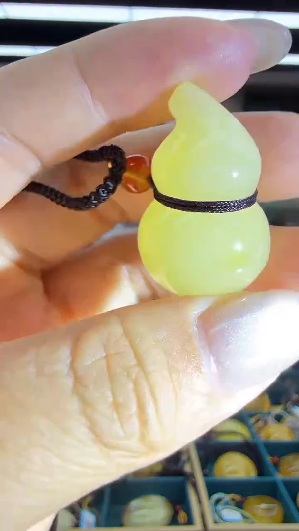 琥珀颈饰未镶嵌117秒拍号 假一罚三