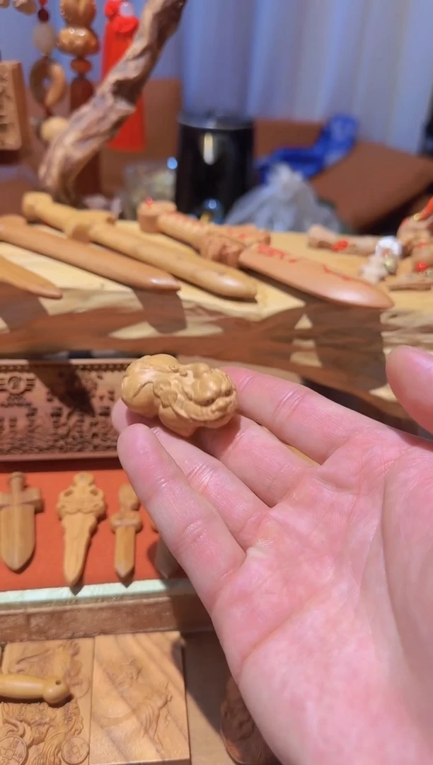 【闪购商品】桃木木雕貔貅吊坠 棕色绳子