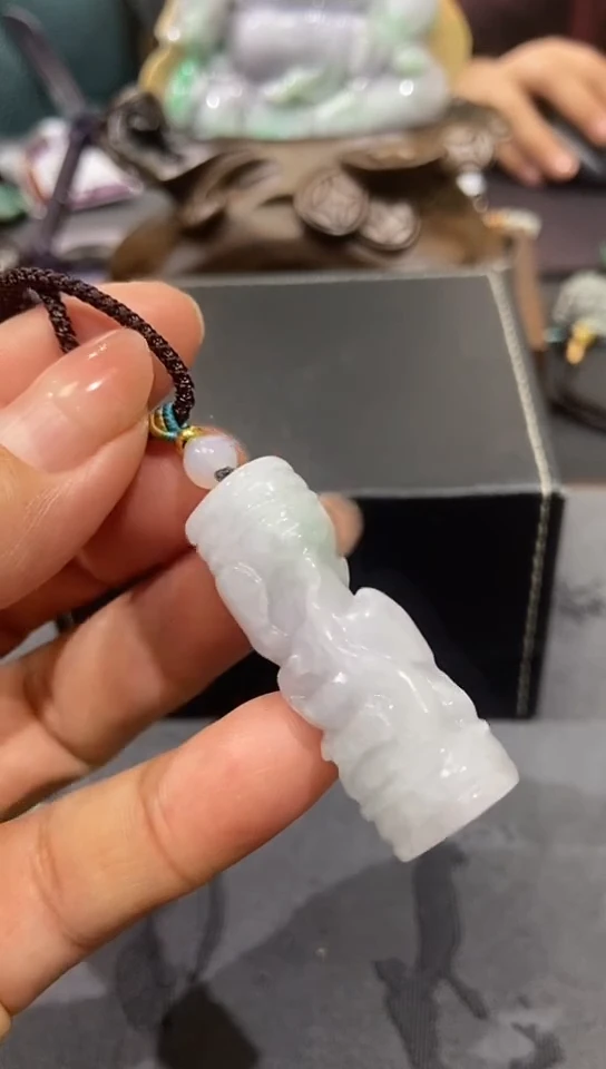 翡翠未镶嵌颈饰吊坠