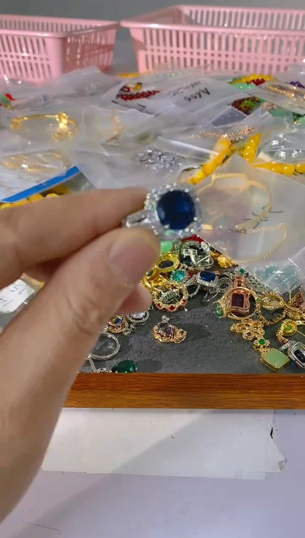 【闪购商品】水晶颈饰银S925镶嵌770红宝，蓝宝，多样性发一件赠链