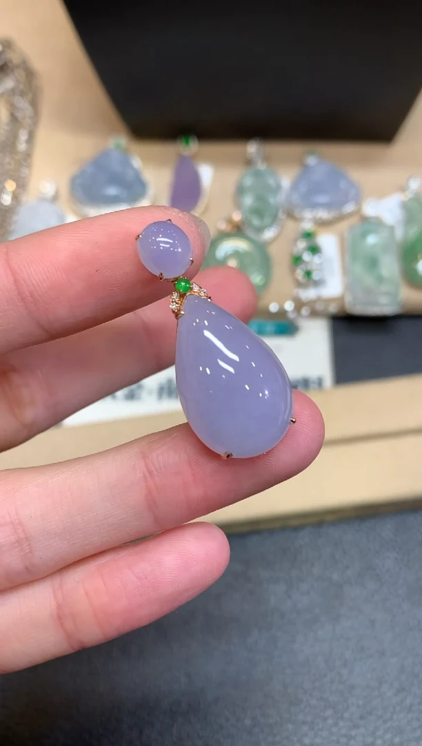 【闪购商品】翡翠颈饰18K金镶嵌水滴【无服务费】