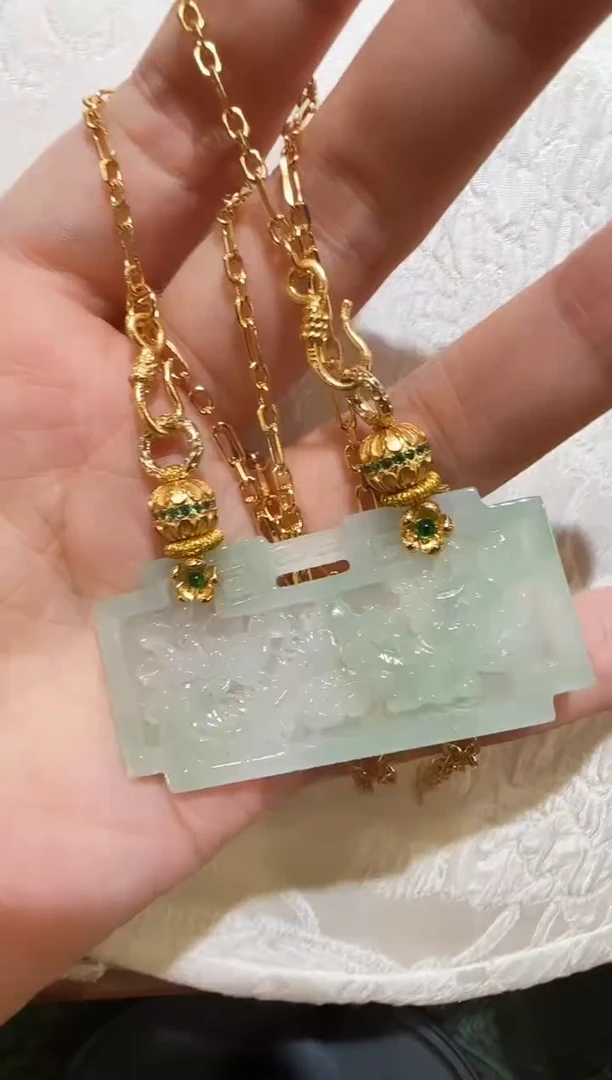 翡翠未镶嵌颈饰国风