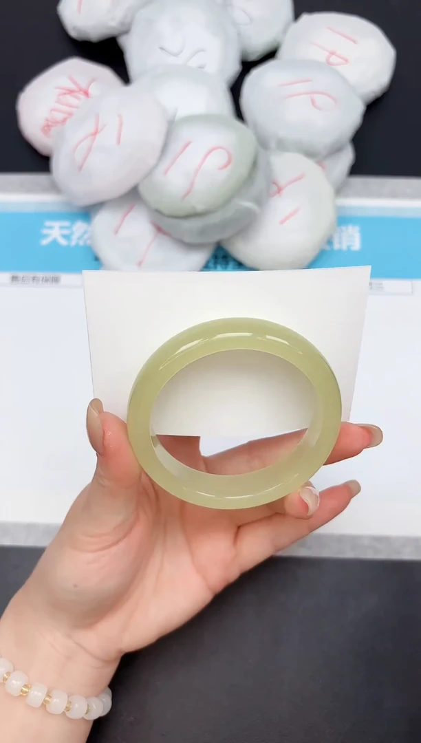 未镶嵌手镯石英质玉298/58.3