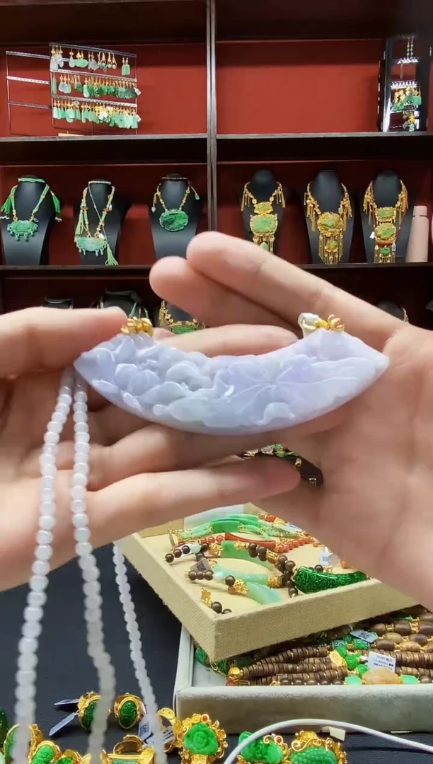 颈饰未镶嵌翡翠吊坠