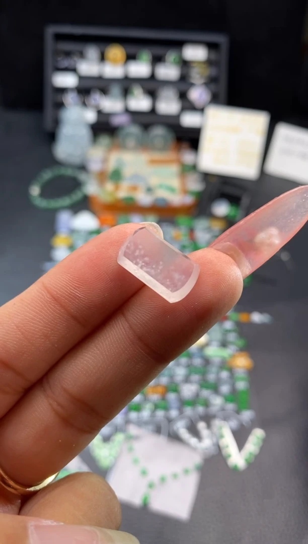 【闪购商品】翡翠挂件未镶嵌马鞍