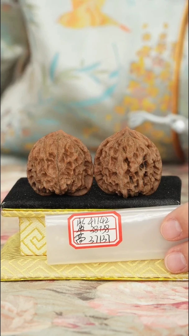 【闪购商品】文玩核桃把件非嫁接元宝