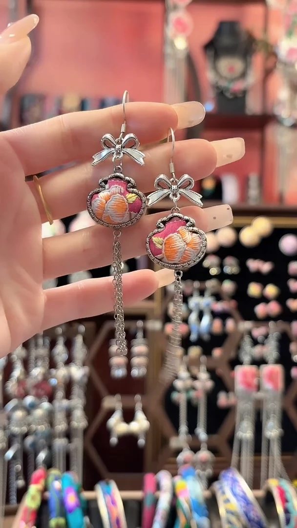 织绣 云织谣民族风精美饰品   79**