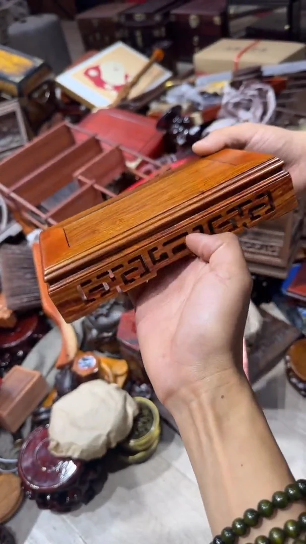 木 光头红木工艺品-刺猬紫檀回纹长方台