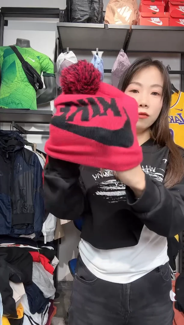 1700     编码 瑕疵款直播间过款为准 尺码