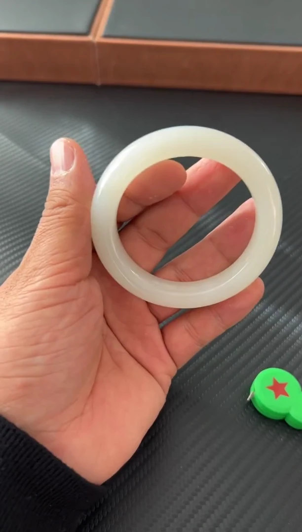 未镶嵌手镯和田玉黑山微色差54M