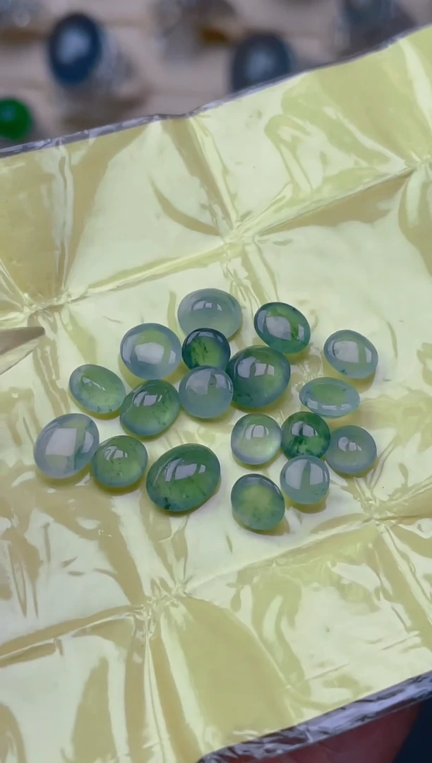 未镶嵌定制翡翠天然翡翠蛋面64