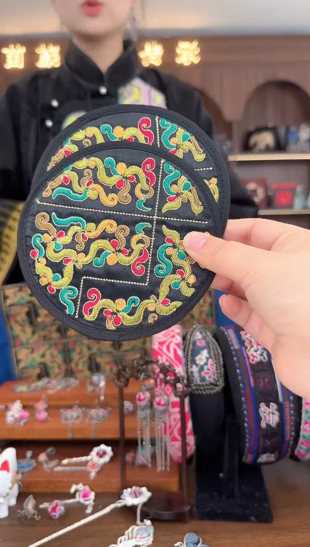 【闪购商品】织绣扶光苗绣传承L22