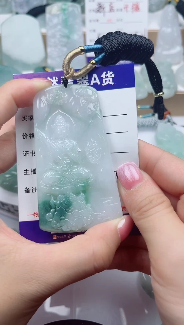 颈饰未镶嵌翡翠往***。