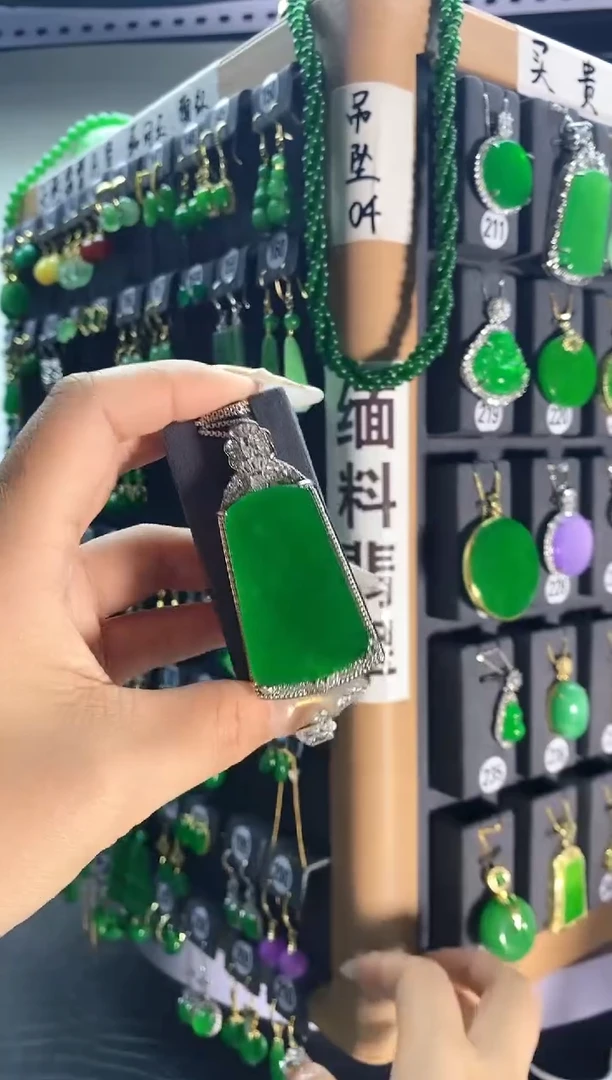 【闪购商品】翡翠耳饰银S925镶嵌250....