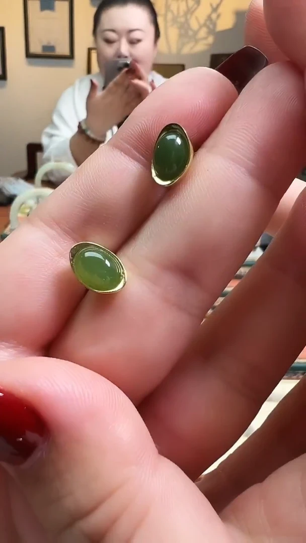 银S925镶嵌和田玉耳饰碧玉元宝耳钉