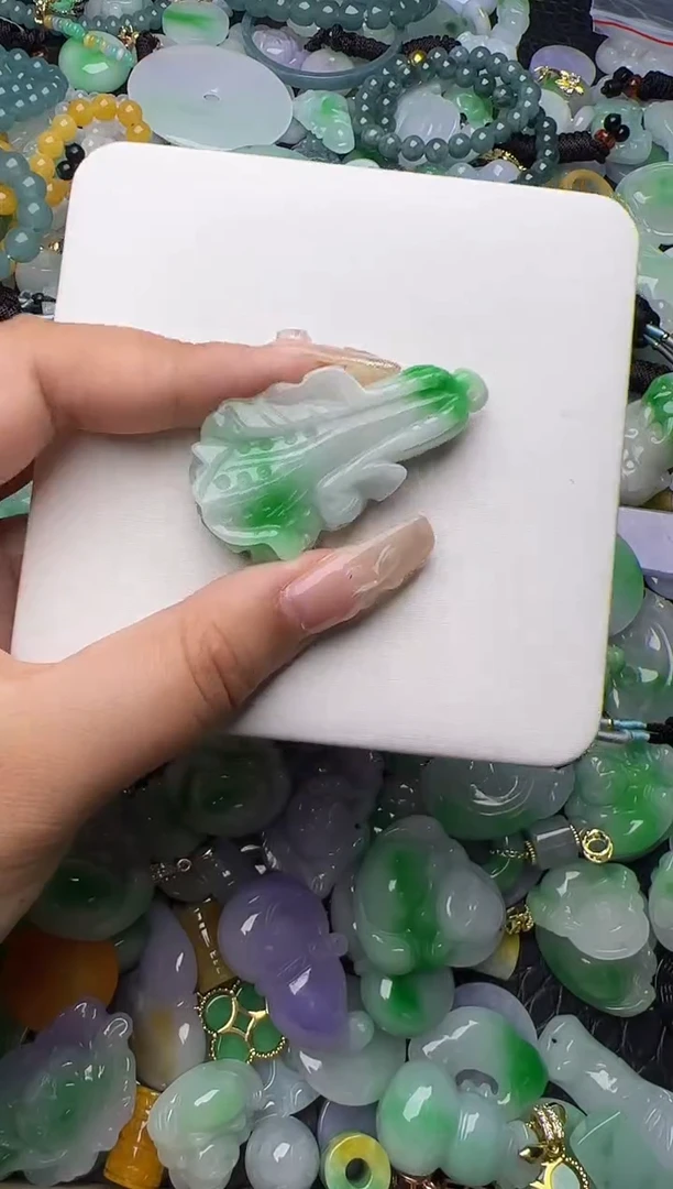 翡翠未镶嵌颈饰天然缅甸翡翠吊坠