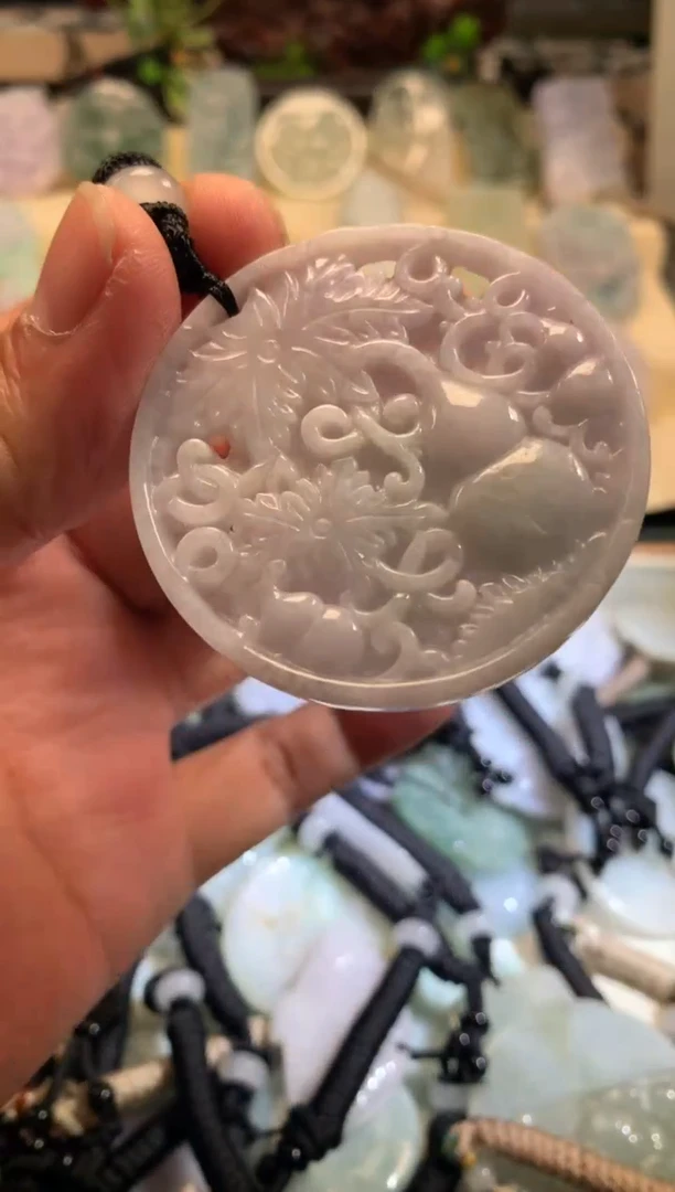 翡翠未镶嵌颈饰7/03/024