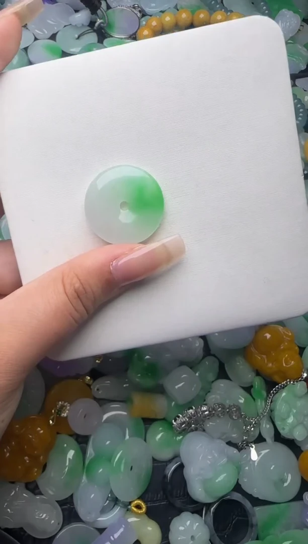 翡翠未镶嵌颈饰天然缅甸翡翠吊坠