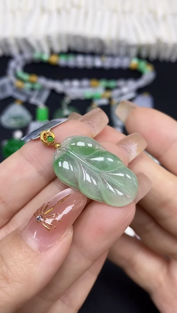吊坠(不含链)18K金镶嵌翡翠叶子18K金扣镶嵌@@CMT925-4