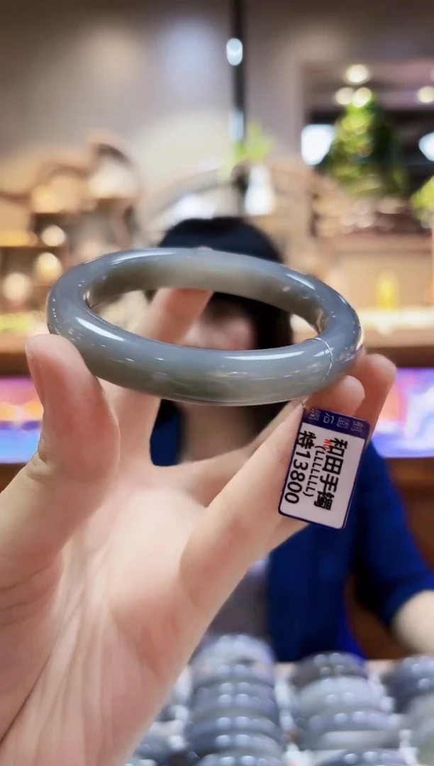 颈饰未镶嵌和田玉61手镯