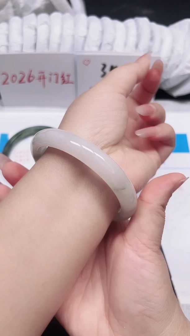 未镶嵌手镯石英质玉95-64.6