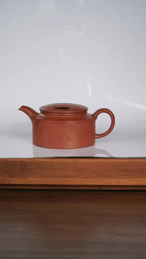 【闪购商品】紫砂茶壶 牛盖莲子 绝红降坡 180cc